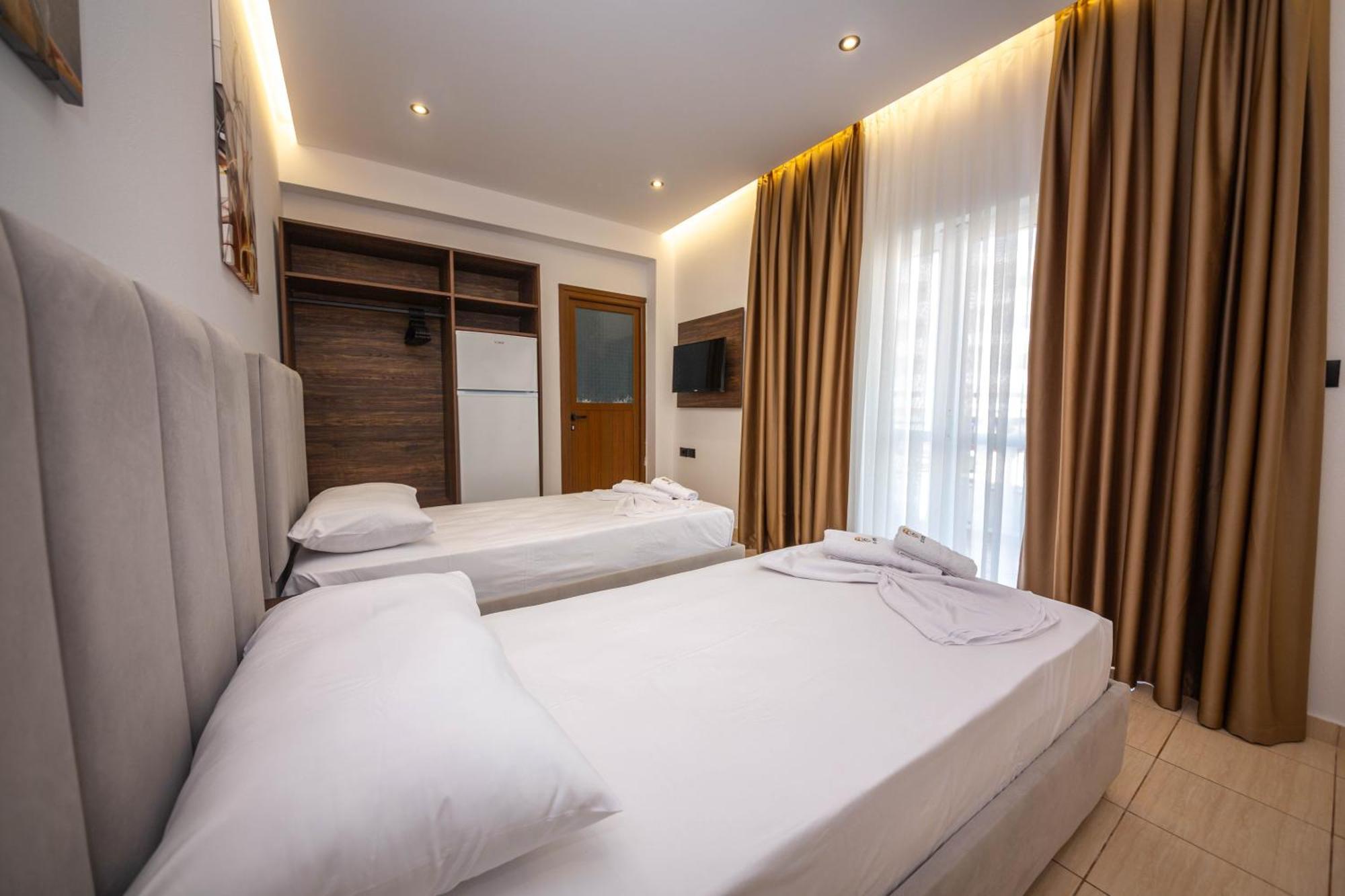Hotel New Crystal Ксамил Экстерьер фото